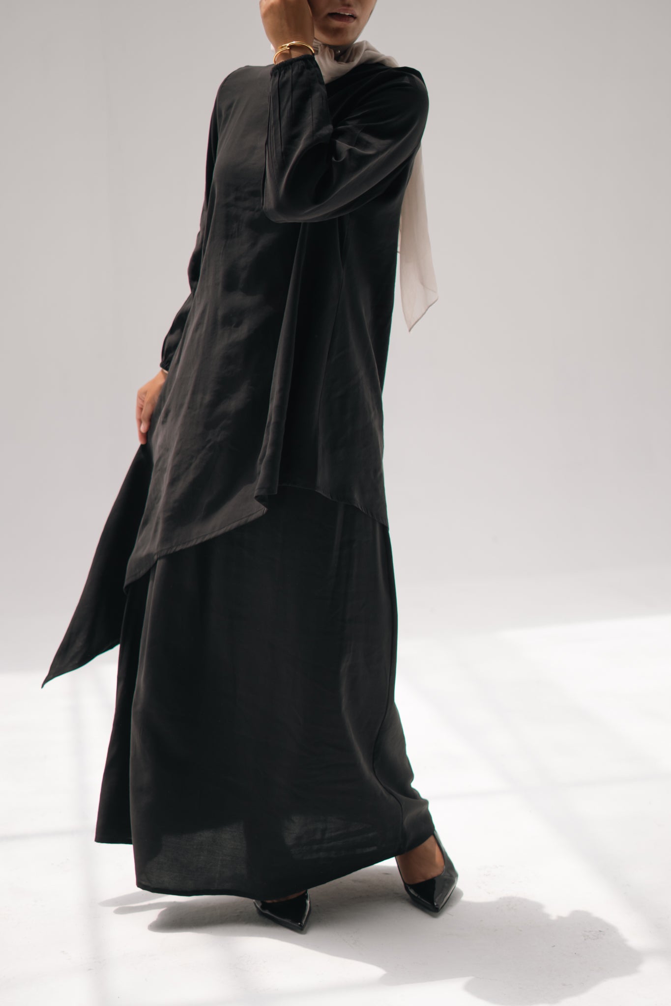 The Asymmetrical Set in Black