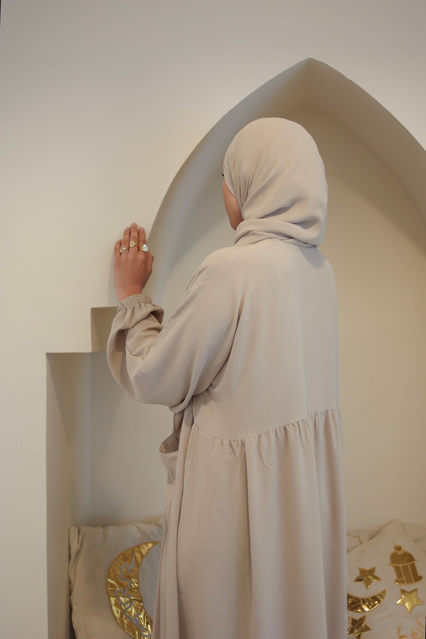 Ruya Beige Prayer Isdal