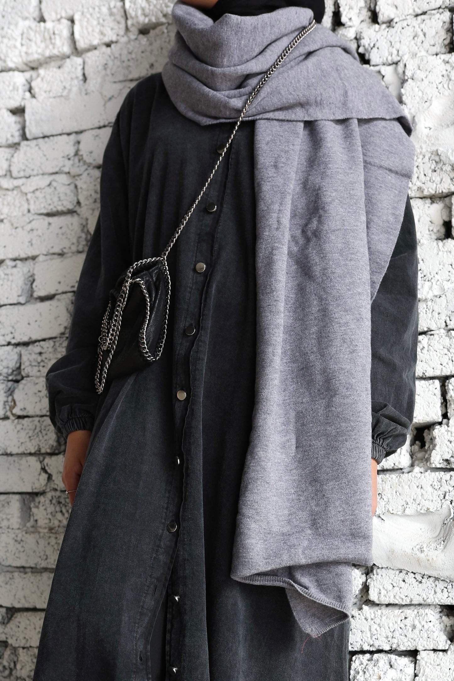 The Knitted Scarf in Grey