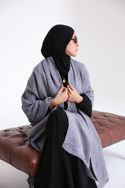 The Knitted Scarf in Grey
