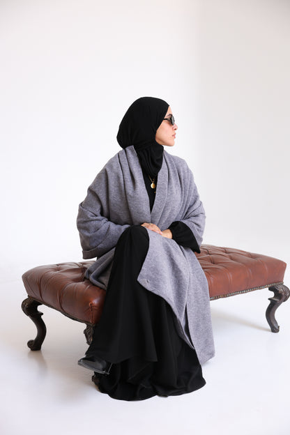 The Knitted Scarf in Grey