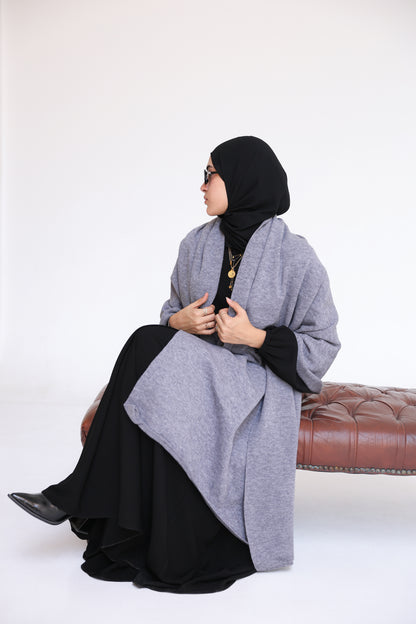 The Knitted Scarf in Grey