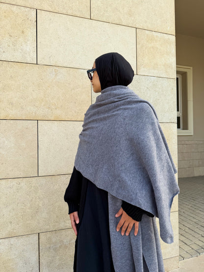 The Knitted Scarf in Grey