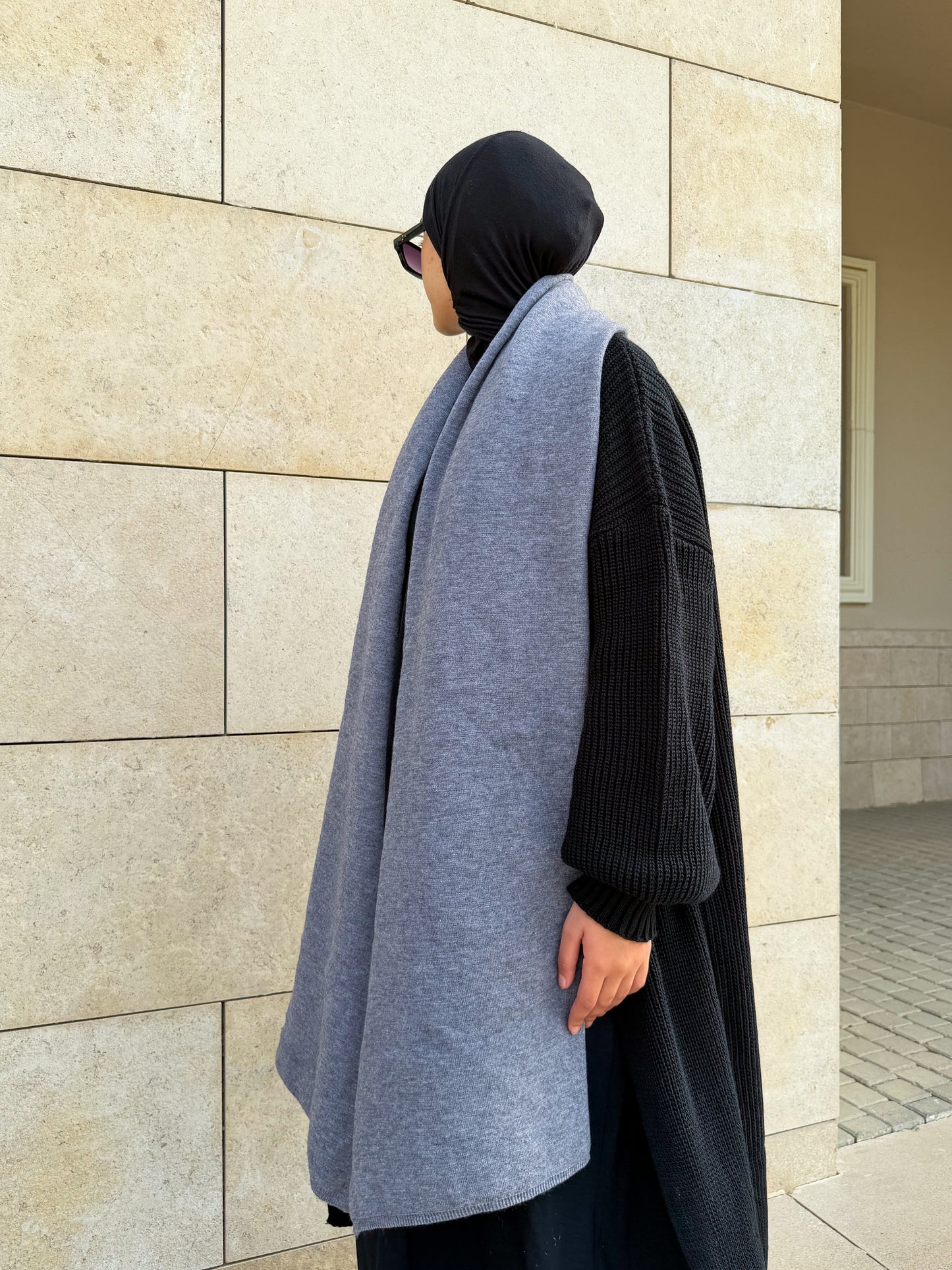 The Knitted Scarf in Grey