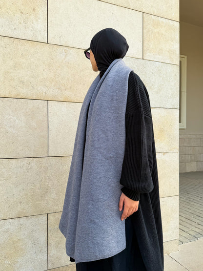 The Knitted Scarf in Grey