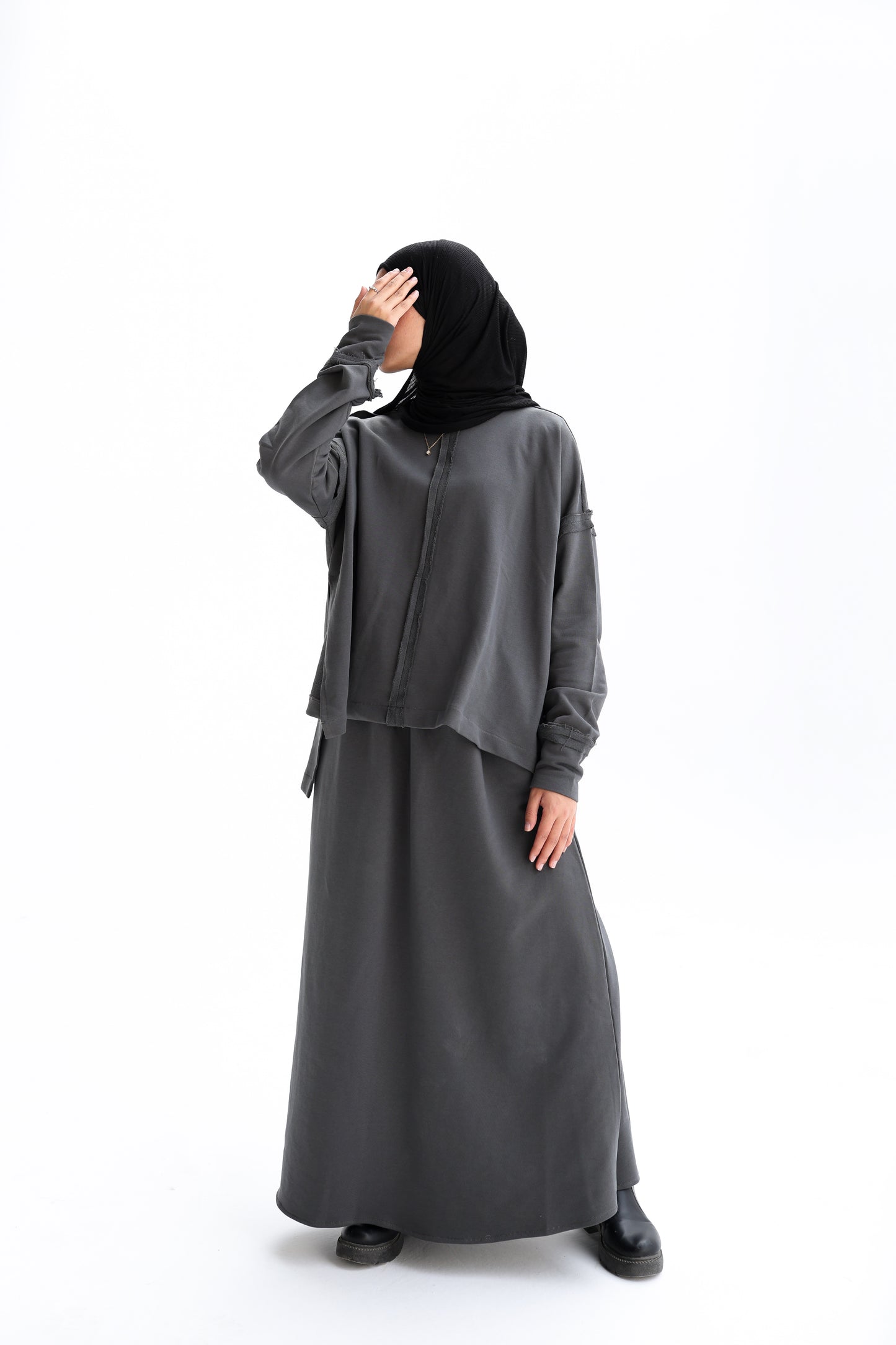 Naila Milton Set in Grey