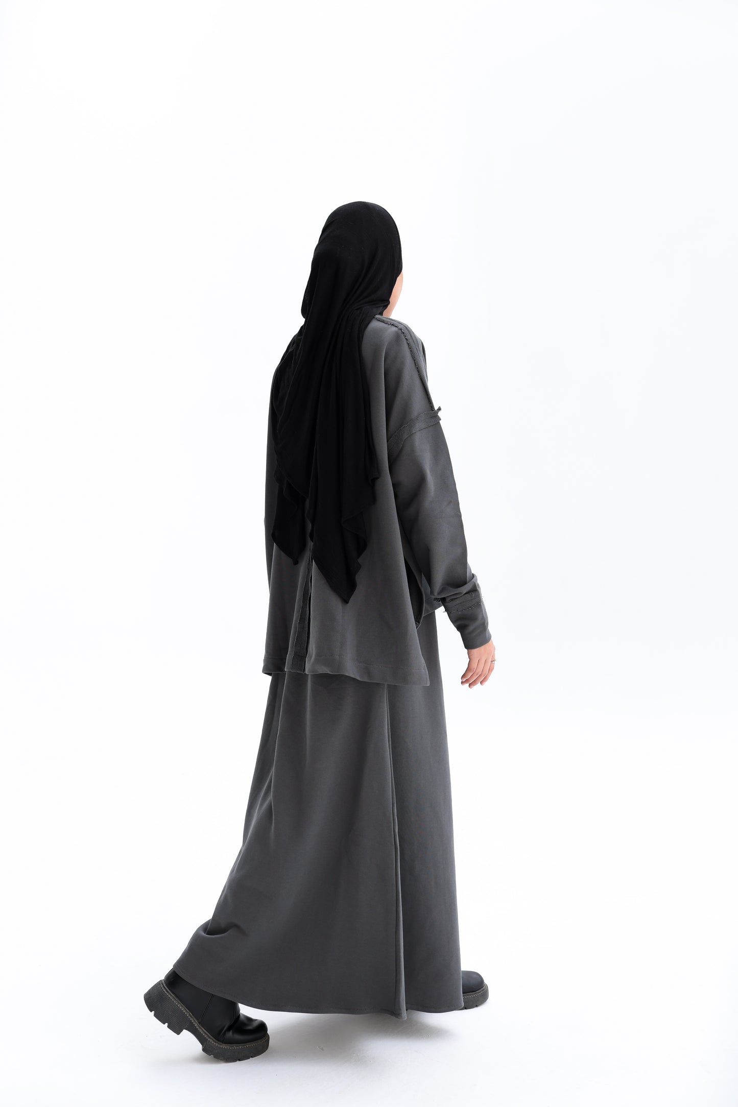 Naila Milton Set in Grey